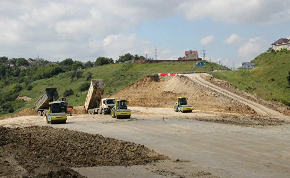 В Крыму нарушения при ремонте дорог устранят до 1 октября