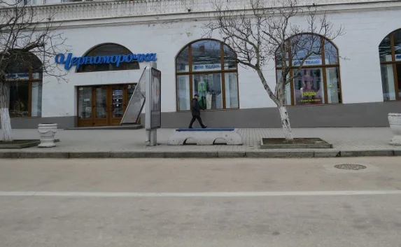 Вместо людей на остановку Лазарева пытался «втиснуться» автомобиль
