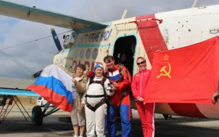 В Коктебеле прыгнула с парашютом 93-летняя участница ВОВ