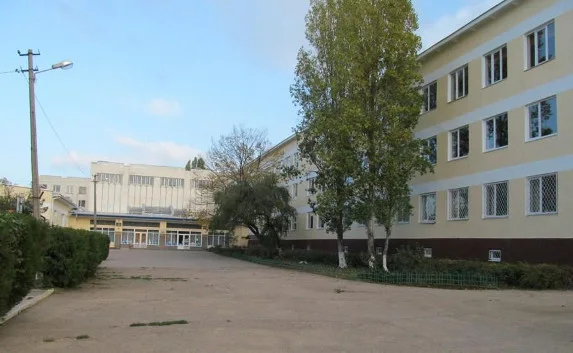 В школу Севастополя на «разборки» пришёл 19-летний парень с ножом