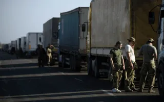 Украинские пограничники брали взятки за пропуск грузовиков в Крым 