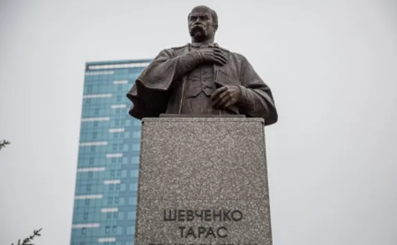 Памятник Тарасу Шевченко открыли в Новосибирске