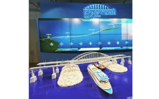 Аксёнов показал макет Керченского моста в Instagram