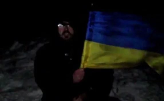 Россиянина, отметившего двуколором гору в Крыму, не пускают в Украину