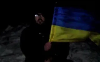 Россиянина, отметившего двуколором гору в Крыму, не пускают в Украину