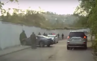 В Севастополе автомобиль врезался в забор, проделав огромную дыру 