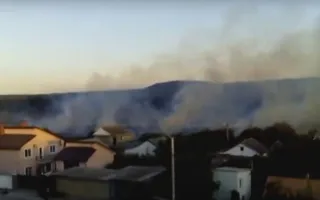 Пожар в Любимовке: полыхают поля 