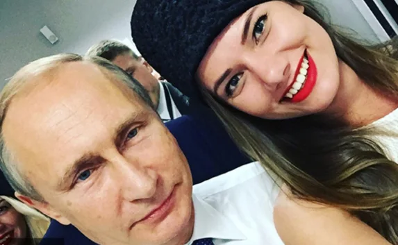 ​Финалистка «Мисс Россия» сделала селфи с президентом