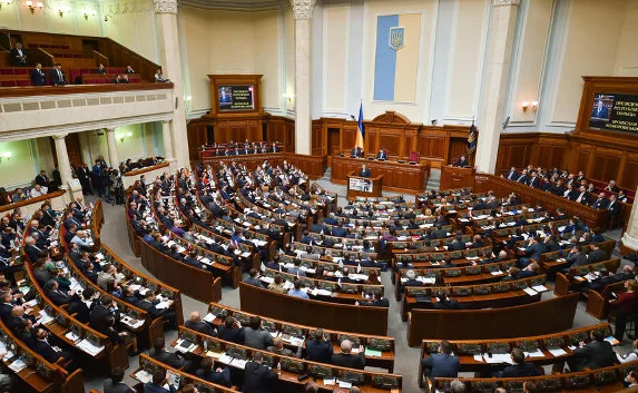 Опрос: больше половины украинцев не одобряют работу властей