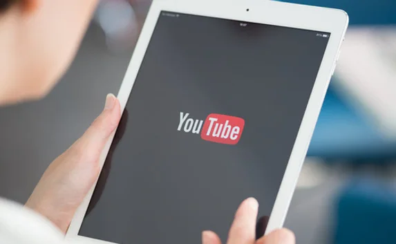 Смотреть YouTube без рекламы теперь можно только платно