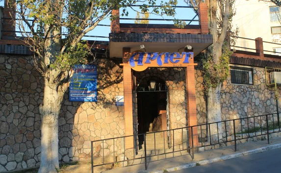 Бар на улице Геловани не даёт покоя жильцам