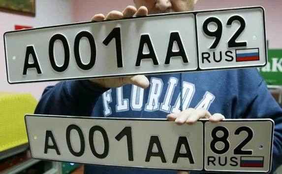 Сотрудник ГИБДД «раздарил» госномера на 2,5 миллиона рублей