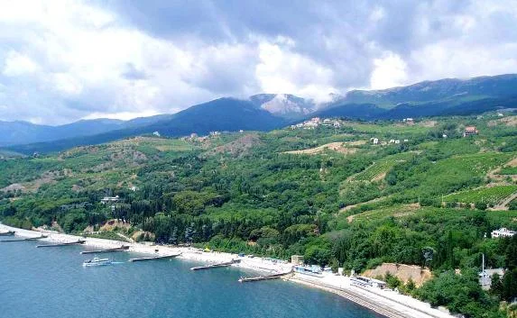 Львовского бизнесмена лишили земельного участка в Крыму