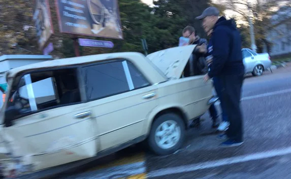 ДТП в Инкермане: на пешеходном переходе столкнулись джип и «ВАЗ»