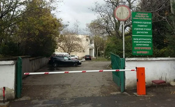 Первая горбольница изредка становится неприступной крепостью