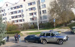 Водитель «Дэу Ланос» врезался в полицейский УАЗ в Севастополе