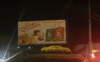 Билборды в Севастополе шатаются от сильного ветра
