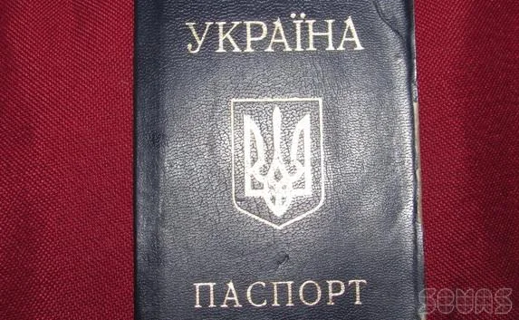 Русскую страницу в украинском паспорте поменяют на английскую