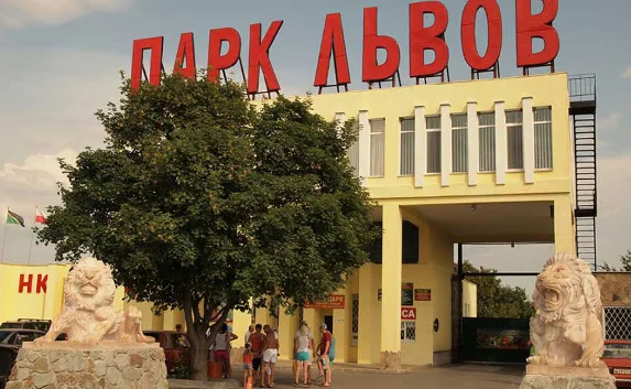 Зубков преградил броневиком вход в парк львов «Тайган»