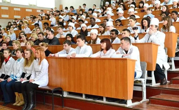 Врачей будут возвращать в Севастополь с помощью «отработок»?