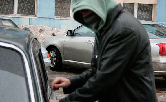 Ноутбук и планшет стали добычей автовора в Севастополе