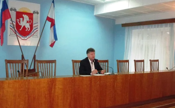 Главе Ленинского района Крыма не до шуток: «Чё дёсны лупить?»