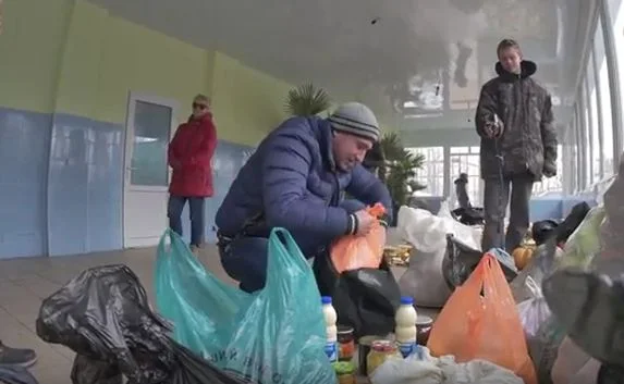 Крымчане везут в «Тайган» еду для животных