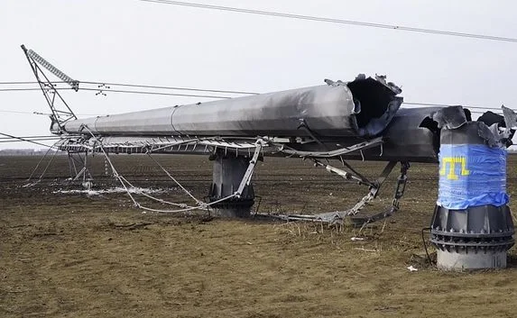 Взорванные ЛЭП восстановили, но Крым не подключают