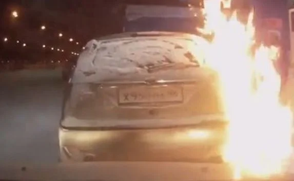 Женщина случайно сожгла свой автомобиль на заправке