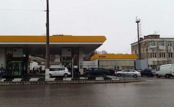 Глава Крыма поручил снизить цены на бензин