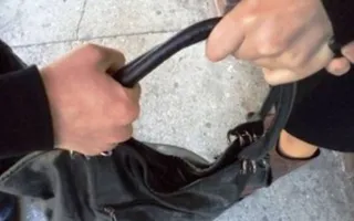 Двое на одну: наркоманы ночью отняли у женщины сумку