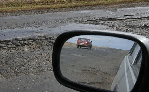 Трасса «Чонгар-Симферополь-Ялта» закрыта из-за прорыва канализации