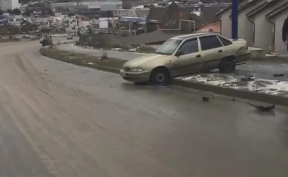 Последствия аварии на спуске к авторынку в Севастополе. Видео