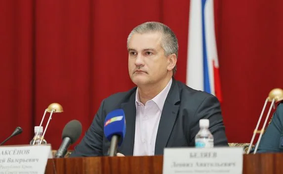 Аксёнов выступил за полный запрет деятельности коллекторов