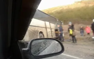 Автобус «Армянск-Севастополь» столкнулся с «легковушкой»