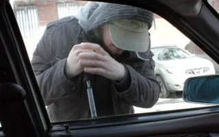 Бомж приловчился воровать магнитолы в припаркованных авто
