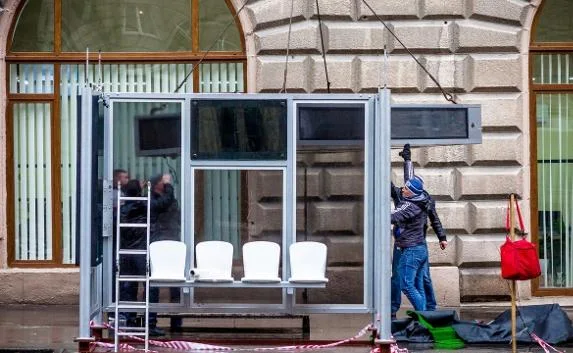 «Умную» остановку оснастят бесплатным городским телефоном