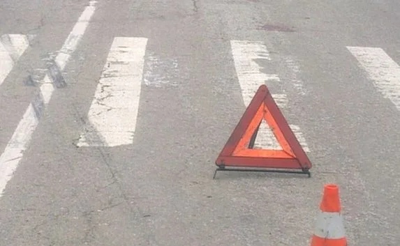 На «зебре» на улице Колобова сбили женщину с ребёнком