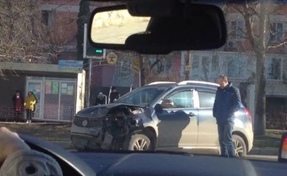 «Форд» с детьми врезался в столб на «Техничке»