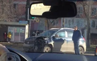 «Форд» с детьми врезался в столб на «Техничке»