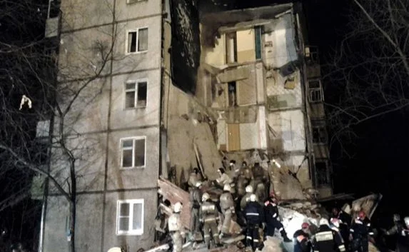 От взрыва газа обрушился подъезд дома в Ярославле. Есть жертвы
