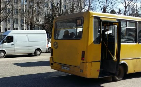В маршрутке Севастополя требуют за проезд больше денег