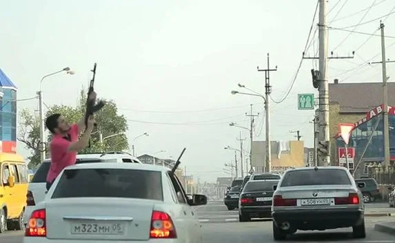 Неизвестные палили в воздух из автомобилей в центре Севастополя