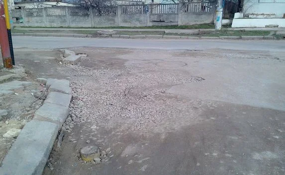 На Меньшикова «забыли» заделать вскрытый ради газовых труб асфальт