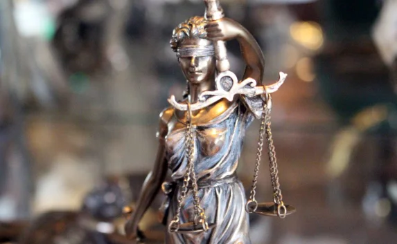 Суд заставил главу интерната купить детям одежду и обувь 