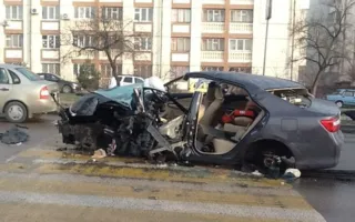 Toyota на большой скорости влетела в столб на Дмитрия Ульянова