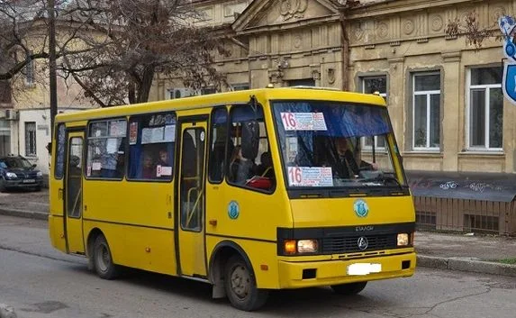 В маршрутке с женщины сорвали шляпу, чтобы она вышла из салона