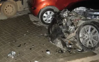 Иномарка припарковалась, разбив «BMW» «LEXUS» и «Nissan» — фото