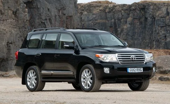 Чёрный внедорожник Toyota угнали в Севастополе