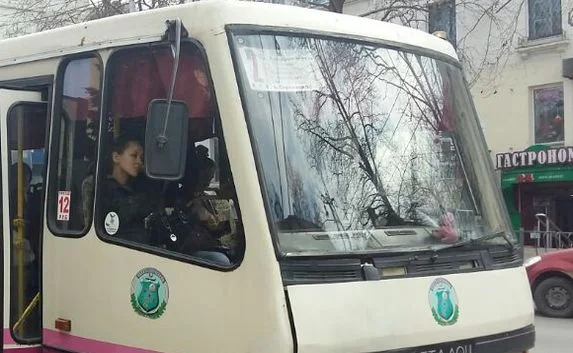 Водитель автобуса дарил горожанам хорошее настроение